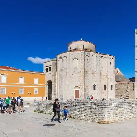 Unique アパート *