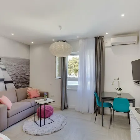 Unique Apartment *